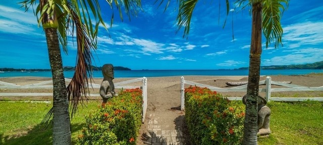 Beach Front Feet in the Sand, Ocean View, 1 BR 1BA, Ocean Front Pool in Playa Potrero