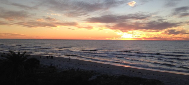 Beachfront Condo w/breathtaking full ocean & pool views, Top Flr, Small complex in Indian Rock Beach