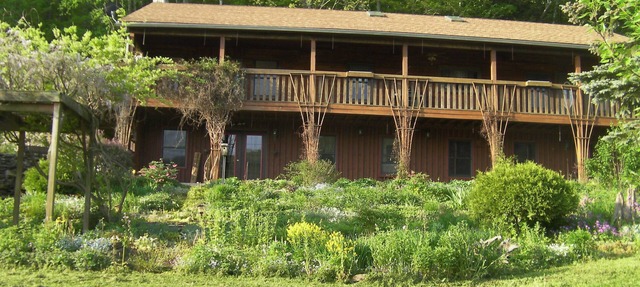 Beautiful Getaway - Reynolds Farm Lodge in Little Marsh