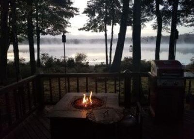 Beautiful Private Community Lakefront Rustic/ Modern Style Townhouse (Pinecrest) in Pocono Pines