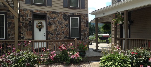 Beautiful rental, with a spectacular view of the confluence of three rivers. in Confluence