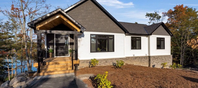 Beautiful Waterfront Muskoka , New Cottage on Stewart Lake in MacTier