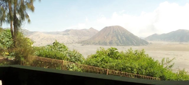 Bedroom for 4 person view direct to Mt. Bromo in Sukapura