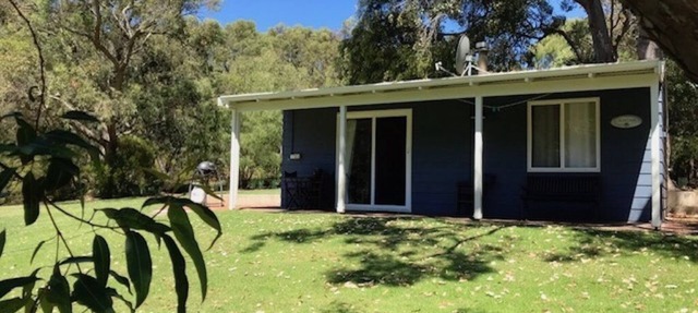 Boronia Cottage Close to Greens Pool and the Bibbulmun and Munda Biddi Tracks. in Denmark