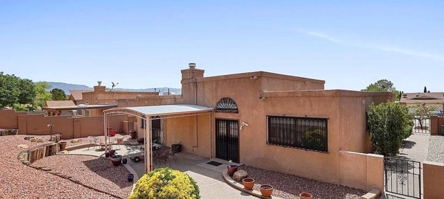 Casa Herradura: Desert Charm Near Petroglyph Trails, in Albuquerque's Westside. in Albuquerque