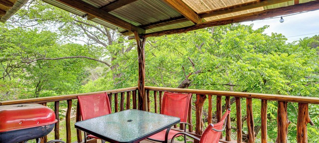 'Cedar Falls Cabin 5': 1/2 Mile to Turner Falls in Davis