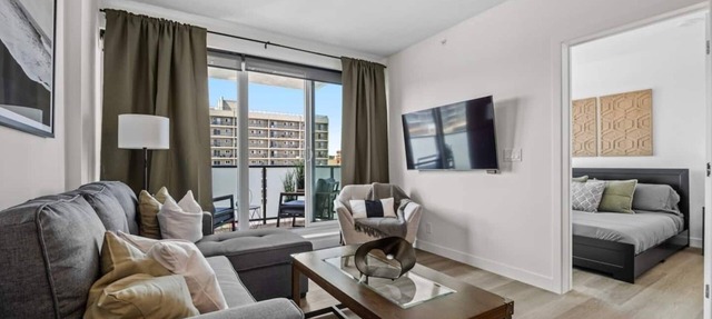 Central 2BR in Kensington w/Parking + AC in Calgary