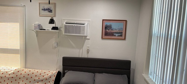 Charming 1-bedroom cottage with AC, WiFi in downtown Hanover, PA in Hanover