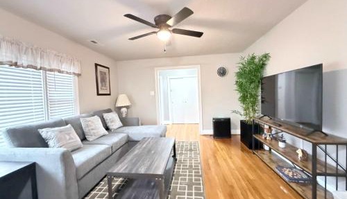 Charming Family Ranch Home Pet Friendly Fenced Yard in Richmond