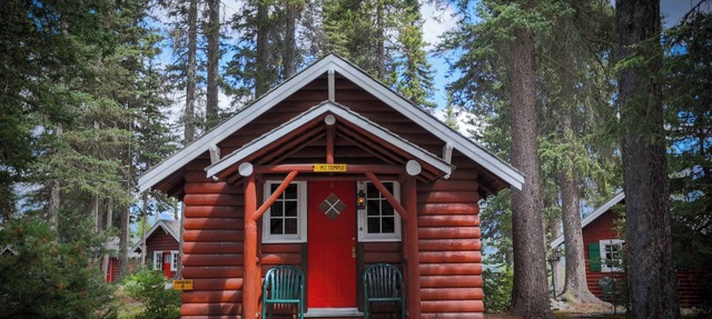 Charming Lake Louise Cabin | Fireplace Retreat in Lake Louise