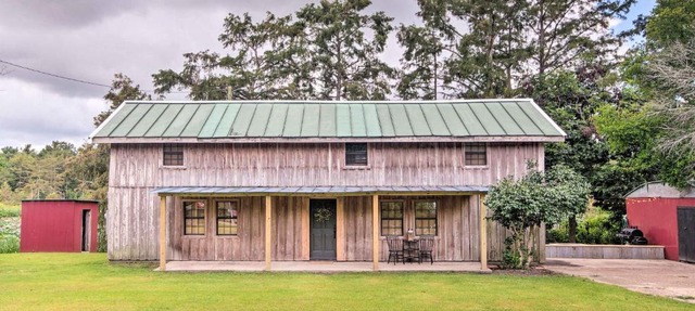 Charming Lakefront Retreat with Pier and Grill! in Westside