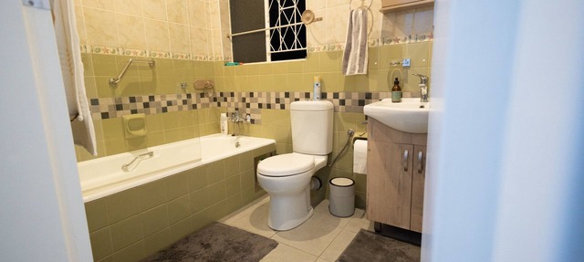 Charming Spacious 3-bedroom house in Centurion with WiFi and Big Pool in Centurion