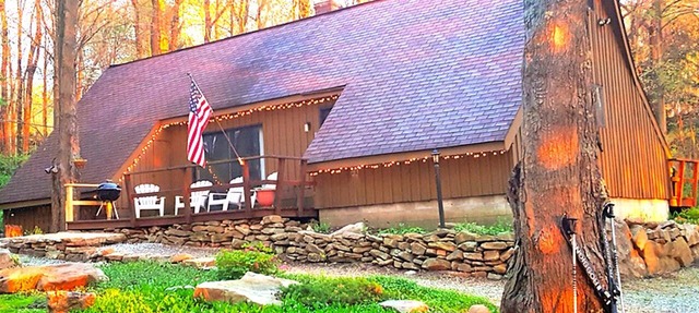 Charmingly Rustic Weekend Getaway in the Mountains near Pittsburgh, Pennsylvania in Champion