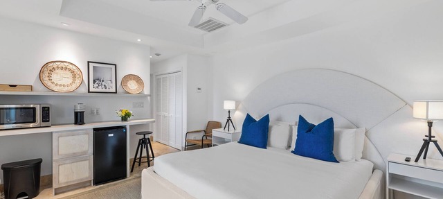 Comfortable Studio @ Yacht Club, 5 minute walk from Grace Bay Beach in Providenciales