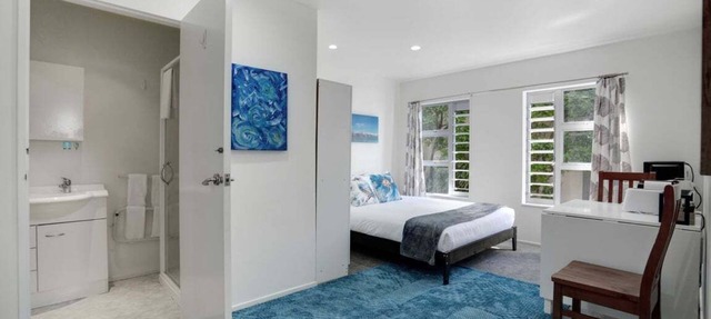 Compact Stay On Train One Stop to Eden Park in Grafton