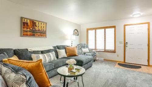 Convenient Townhome 1 Mi to Dtwn Clearfield in Clearfield