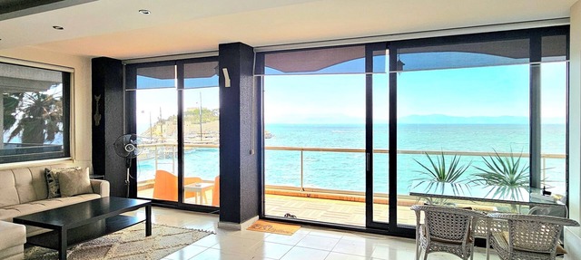 Cosy Waterfront apartment in the city center with sea view in Kusadasi
