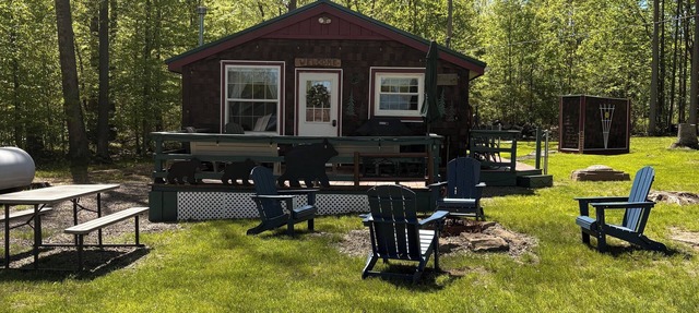 Cozy 2-bedroom cabin,sleeps 5, located on a private Ln,Close to Cooks Forest. in Tionesta