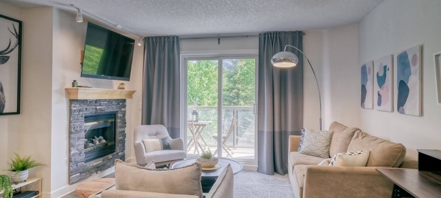 Cozy 2 BR King/Queen Beds Unit Sleep 6 PPL w/Gym/UG PKG Perfect for WFH and Vac in Canmore