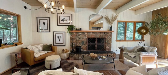 Cozy 4-bedroom lakefront house in nestled in the trees in Lake Arrowhead! in Lake Arrowhead