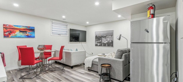 Cozy Kensington Suite | Sleeps 6 | 1BR + Sofa Bed in Calgary