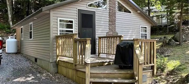 Cozy Old Forge Cabin Minutes to Village, Lakes & Snowmobile Trails in Old Forge