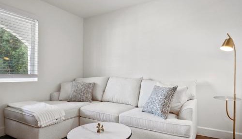 Cozy Scottsdale Studio - King Bed, Pool, & Parking in Scottsdale