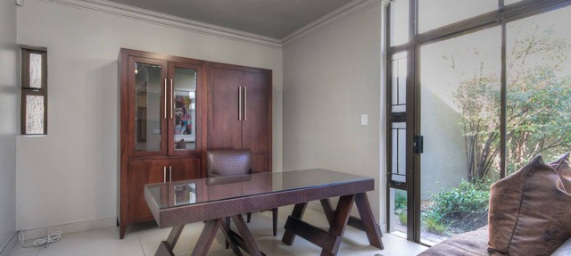 Cozy stay in the heart of Sandton, with a housecleaner at your disposal in Sandton