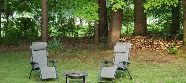 Cozy Upper Cottage - 1 Bdrm, 1 Bath upper level apartment with private entrance. in Sharon