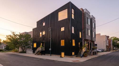 Designer 2-Bed Loft in Art Museum Area with Patio in Philadelphia