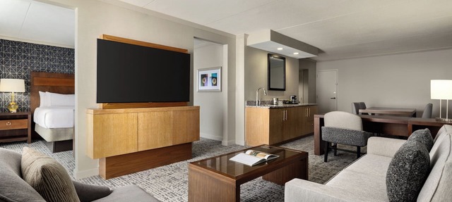 DoubleTree by Hilton Pittsburgh - Green Tree in Pittsburgh