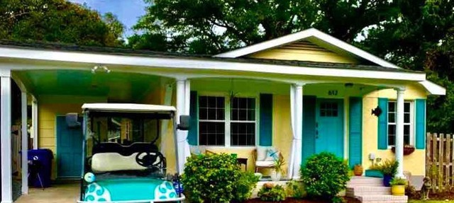 Downtown- Sunshine Cottage and Golf Cart in Southport
