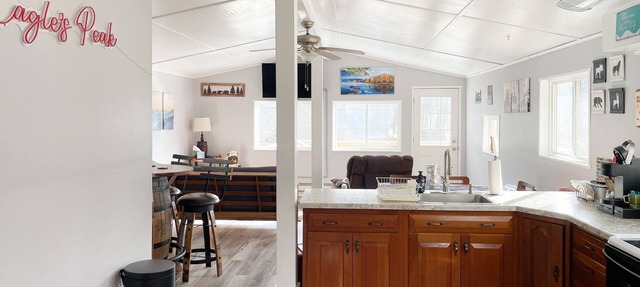Eagle's Peak cottage near the Allegheny River in West Hickory