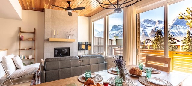 El Refugio - Private Townhouse with Amazing Views in Canmore