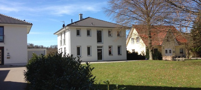 Exclusive vacation villa! Centrally located in the town center with a unique view of the countryside in Deggenhausertal