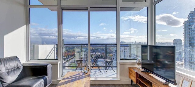 Executive 1BR + Den with Panoramic Balcony, Pool & Gym in Metrotown in Burnaby