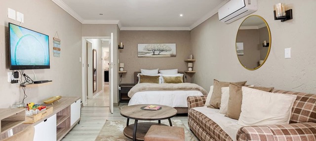 Executive en-Suite, cozy, comfy and spacious in Johannesburg South