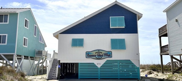 Experience oceanfront bliss at Summer Wind West in Oak Island! Ideal for 12 guests. in Oak Island