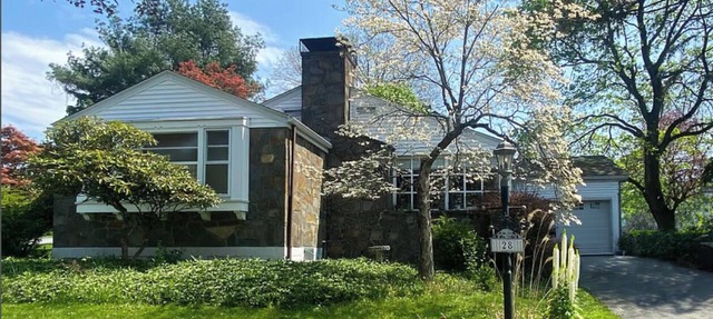 Extremely Charming 2-bedroom house in Poughkeepsie- great location. in poughkeepsie