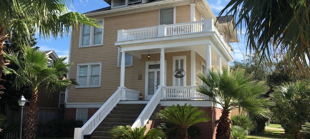 Featured in Oct Coast Magazine! Pirate House with mini nightclub & Pirate Pub! in Galveston