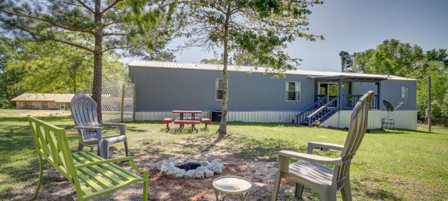 Fire Pit + Deck: Peaceful Silver Creek Retreat in Prentiss
