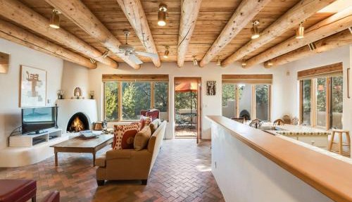 Foothills Retreat- Patios, Rooftop Deck, Quiet, 2BR in Santa Fe