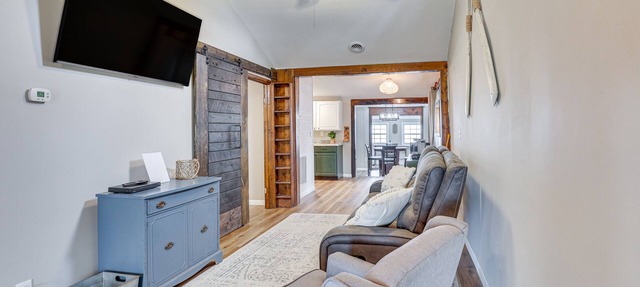 Fully Remodeled Cottage: Walk to Lake Milton Beach in Lake Milton