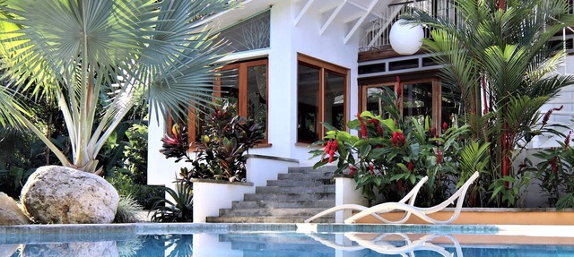 Gorgeous Pool + Gardens Steps from Beach-Ideal Family Getaway in Prime Location in Puerto Viejo
