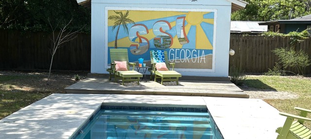 Great Location-Close to Everything. Perfect Fall/Winter Escape with Heated Pool! in St. Simons Island