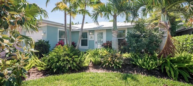 Ground Floor Cottage with 2 Master Suites and Private Heated Pool - Close to Beach! in Holmes Beach