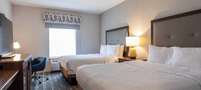 Hampton Inn & Suites Pittsburgh/Harmarville in Pittsburgh