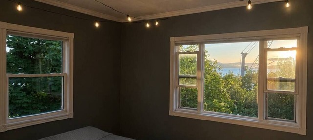 Hidden oceanview. 5 min to Corner Brook downtown. 10 min to Marble Mountain Ski in Corner Brook
