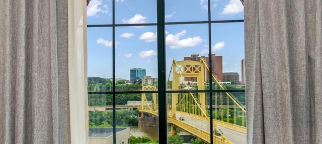 Holiday Inn Express Hotel & Suites Pittsburgh-South Side by IHG in Pittsburgh