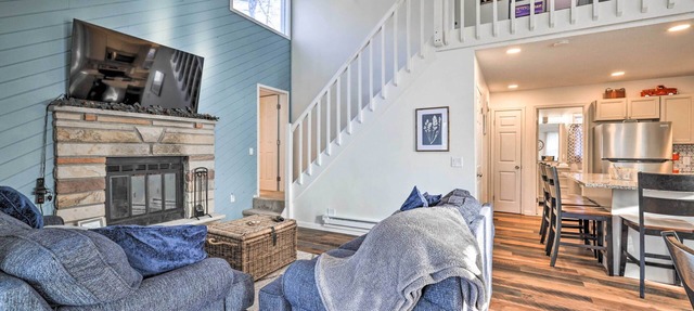 Hot Tub, Fire Pit & Game Room: Tobyhanna Home! in Tobyhanna
